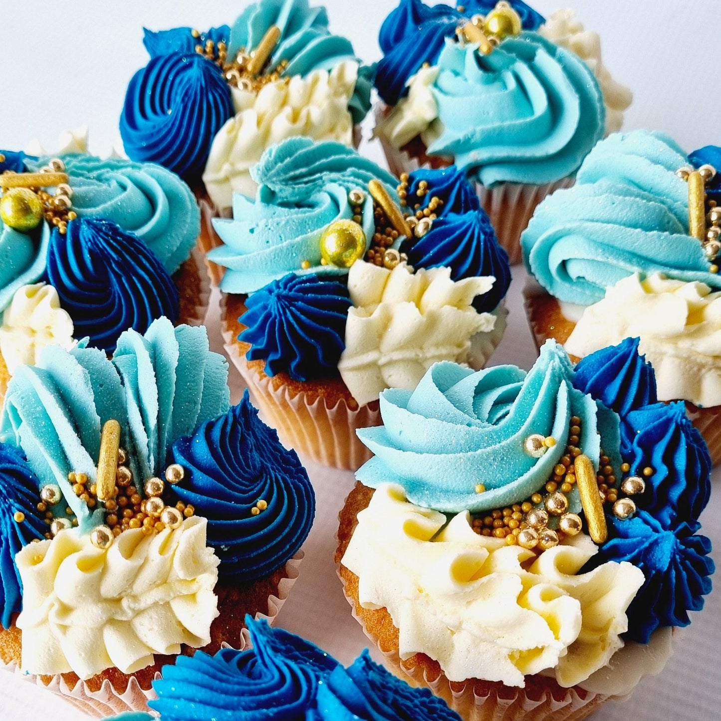 Cupcakes, vanilla cupcakes, chocolate cupcakes, buttercream, ganache