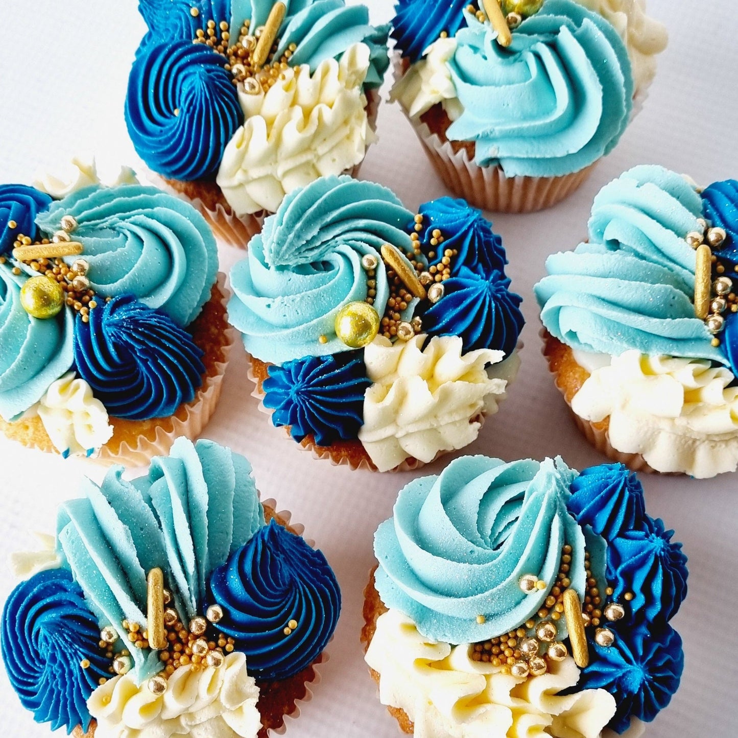 Cupcakes, vanilla cupcakes, chocolate cupcakes, buttercream, ganache